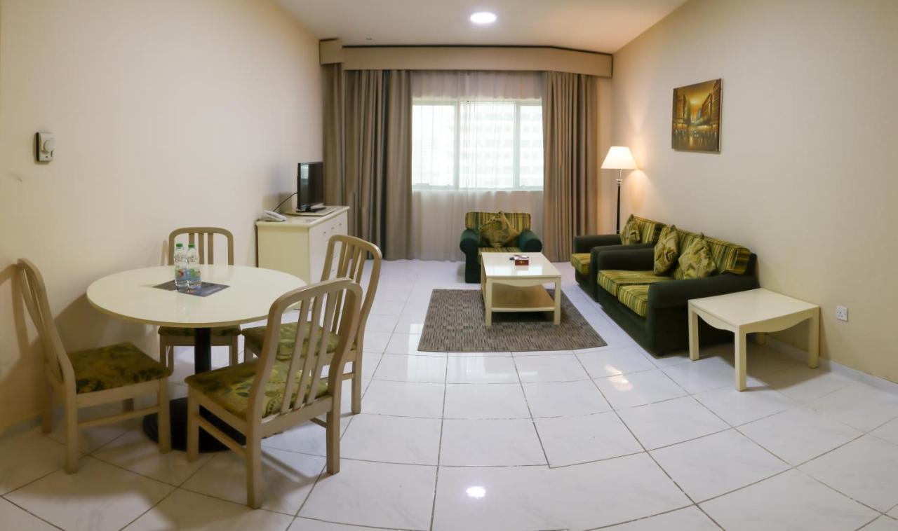 Wescott Pearl Hotel Apartments Dubai Exterior photo