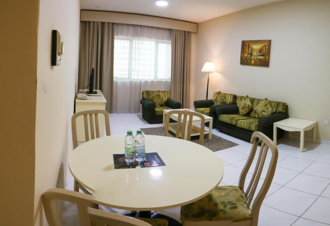 Wescott Pearl Hotel Apartments Dubai Exterior photo