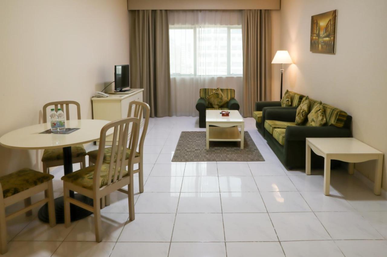 Wescott Pearl Hotel Apartments Dubai Exterior photo