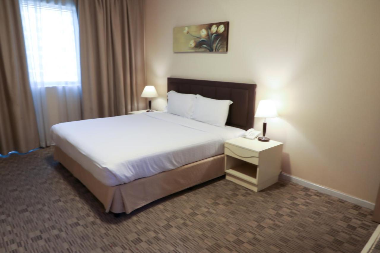 Wescott Pearl Hotel Apartments Dubai Exterior photo