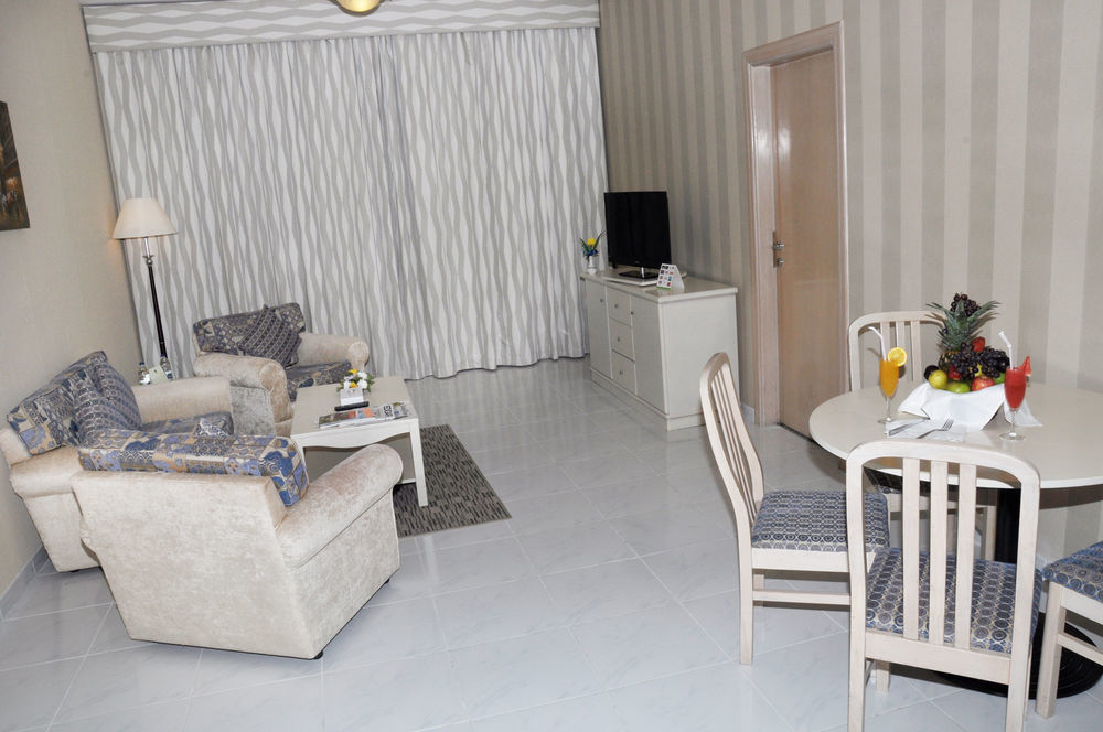 Wescott Pearl Hotel Apartments Dubai Exterior photo